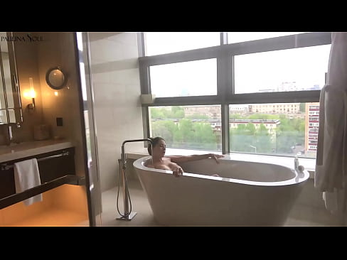 ❤️ 巨大的宝贝 激情地在浴室里撸起了她的阴部 ❤️❌ Sex video❌️❤